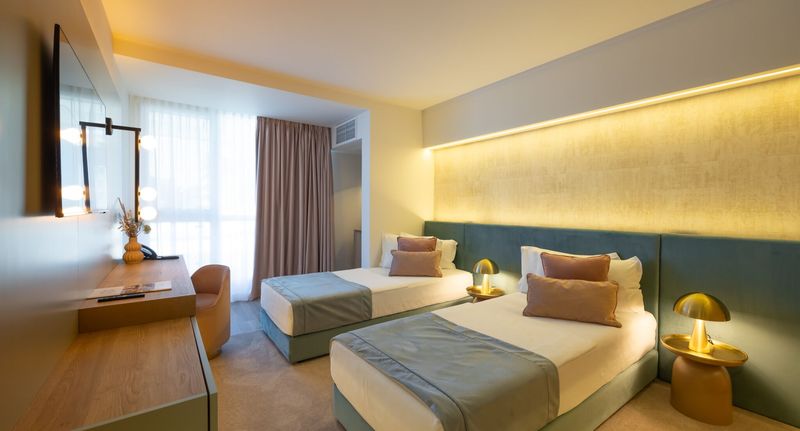 Pokoj s manželskou postelí - Hotel Bavaria Blu & Conference Centre Mamaia, foto 1