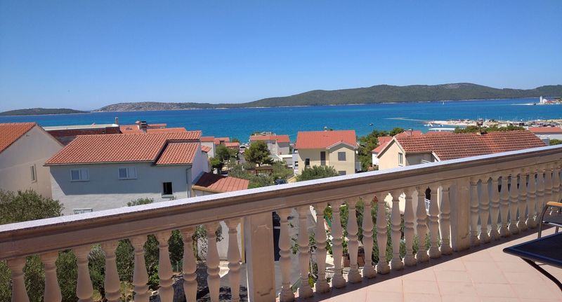 Apartman pro 4 os. se 2 ložnicemi s panoramou s výhledem na moře - Apartmani Crljen Brodarica, foto 1