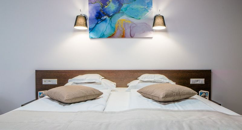 Pokoj s balkónem s manželskou postelí - Hotel Eden Câmpulung Moldovenesc, foto 1