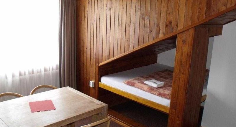 Pokoj se sprchou pro 5 os. - Hotel Na Trojáku Hošťálková, foto 1