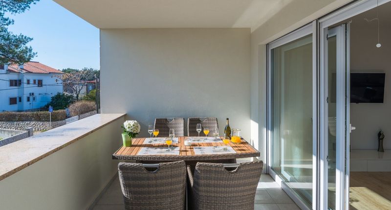 Family Apartman pro 4 os. se 2 ložnicemi s částečným výhledem na moře - Apartment Martan Vir, foto 1