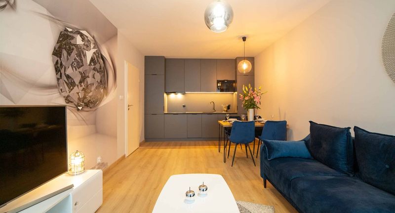 Apartman s klimatizací s privátní koupelnou mimo apartmán pro 6 os. se 3 ložnicemi - Spring Apartments Krakow, foto 1