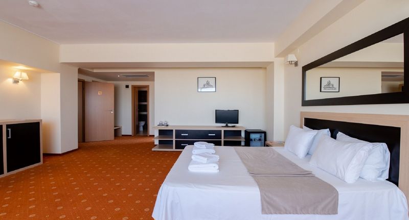 Junior Suita s balkónem pro 3 os. s 1 ložnicí - Hotel Oxford Inn & Suites Timișoara, foto 1