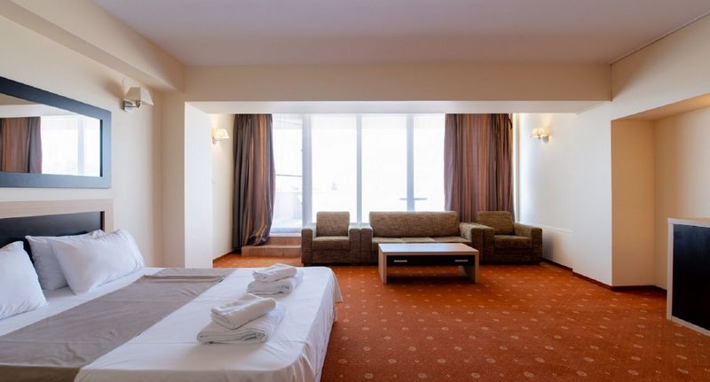 Family Suita s terasou pro 5 os. s 1 ložnicí - Hotel Oxford Inn & Suites Timișoara, foto 1