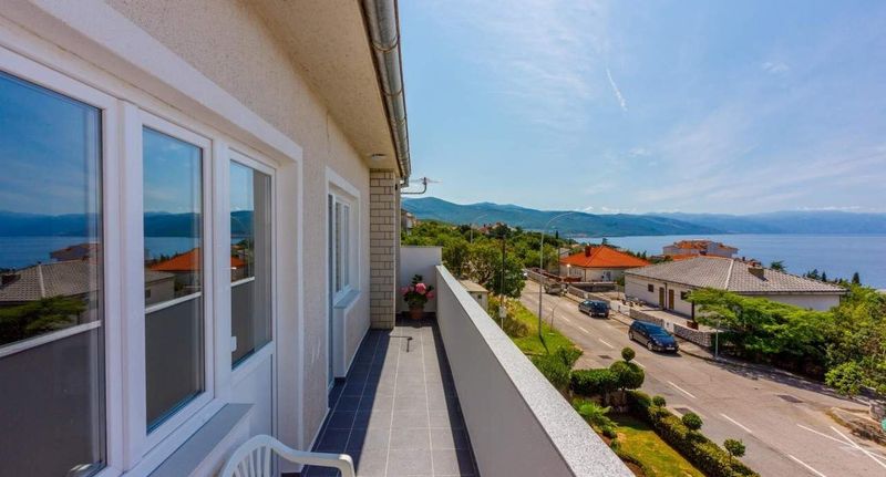 Apartman pro 4 os. se 2 ložnicemi s výhledem na moře na poschodí - Apartman Nevenka N.V. Novi Vinodolski, foto 1