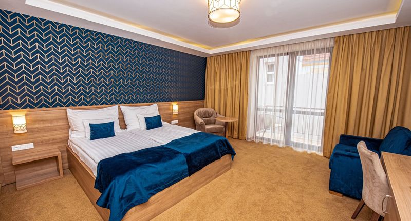 Superior Pokoj s balkónem s manželskou postelí (s možností přistýlky) - Hotel Villa Classica Pápa, foto 1