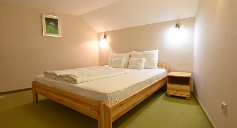Rodinný Apartman s galérií s manželskou postelí s 1 ložnicí (s možností přistýlky) - Sárvárfürdő Apartmanház Sárvár, foto 1