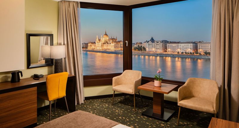Standard Pokoj s manželskou postelí s výhledem na řeku (s možností přistýlky) - Boutique Hotel Victoria Budapest, foto 1