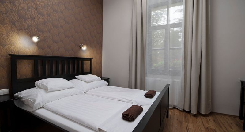 "A" Pokoj se sprchou s manželskou postelí - Malomkert Fogadó Szob, foto 1
