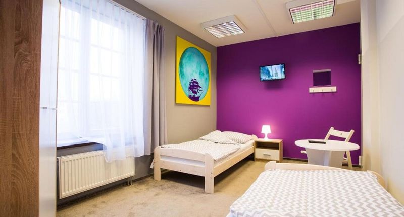 Pokoj se společnou koupelnou se společnou kuchyňkou pro 2 os. - MOON Hostel Poznań, foto 1