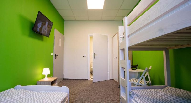 Standard Pokoj pro 3 os. na přízemí - MOON Hostel Poznań, foto 1