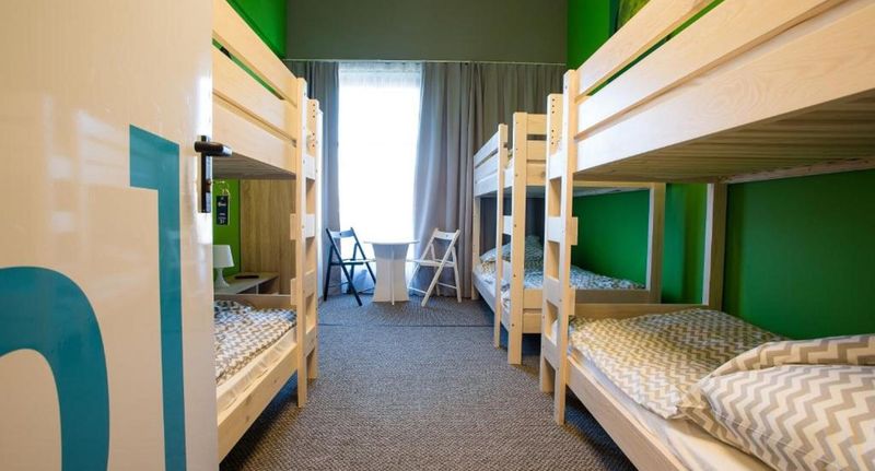 Standard Pokoj pro 5 os. s výhledem do dvora - MOON Hostel Poznań, foto 1