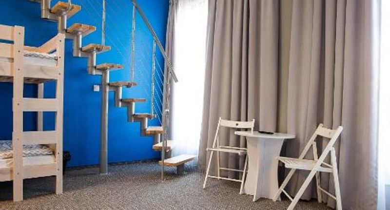 Pokoj s galérií dormitory (sdílené bydlení) pro 11 os. - MOON Hostel Poznań, foto 1