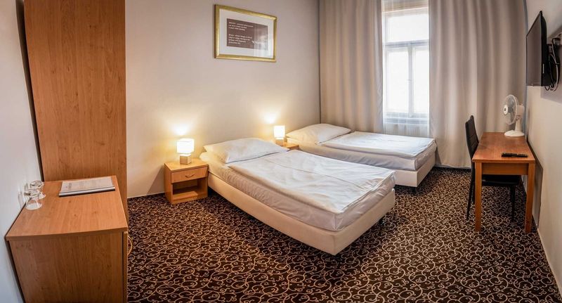 Standard Pokoj se sprchou pro 2 os. - Hotel Brixen Praha, foto 1