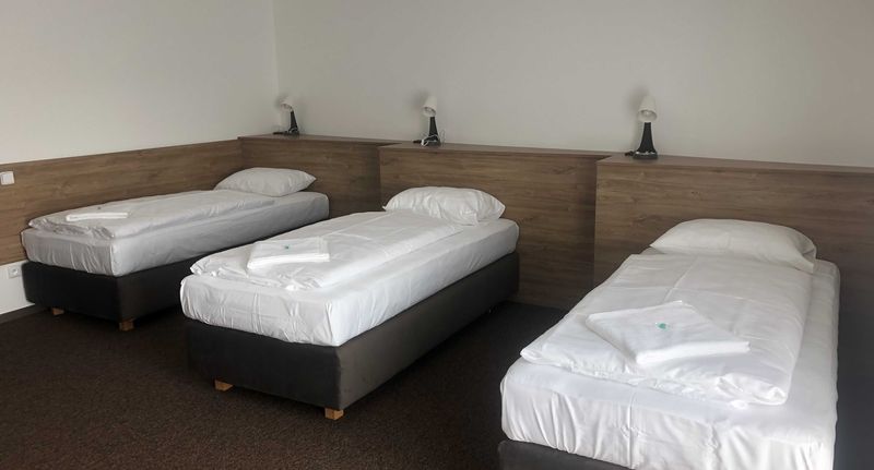 Pokoj se sprchou pro 3 os. - Motel R10 Mladá Boleslav, foto 1