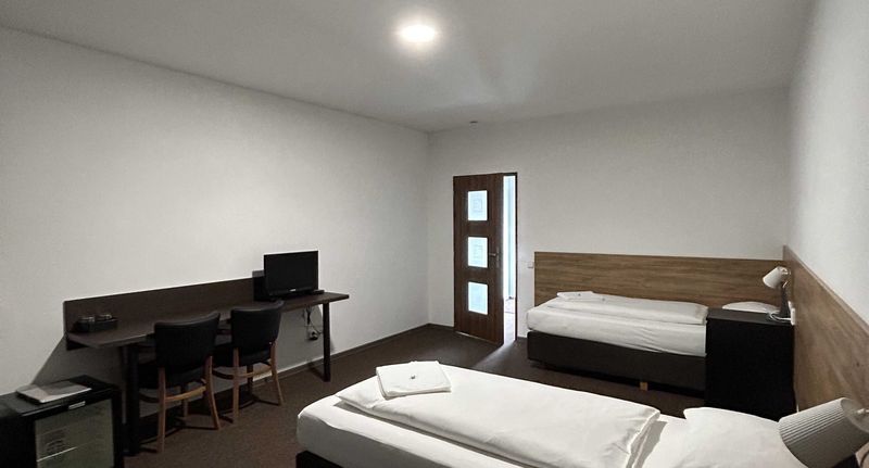 Pokoj se sprchou pro 2 os. - Motel R10 Mladá Boleslav, foto 21