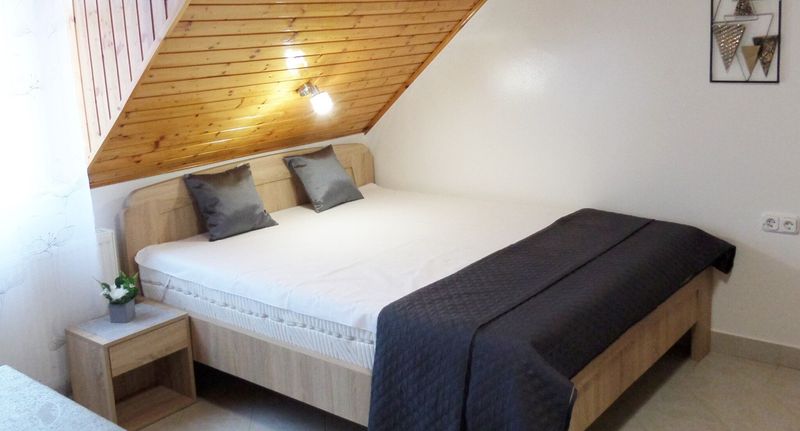 Premium Apartman s manželskou postelí s 1 ložnicí v podkroví - Stribli Apartmanház Harkány, foto 1