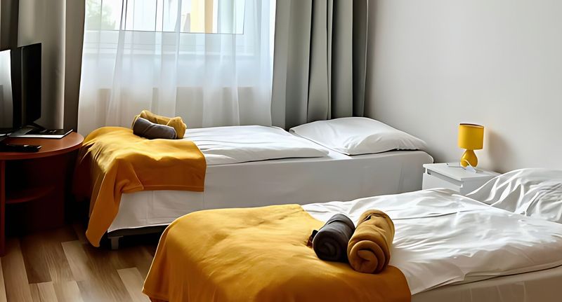 Pokoj s koupelnou se sprchou pro 2 os. - Hotel Miodowy Dzierżoniów, foto 1