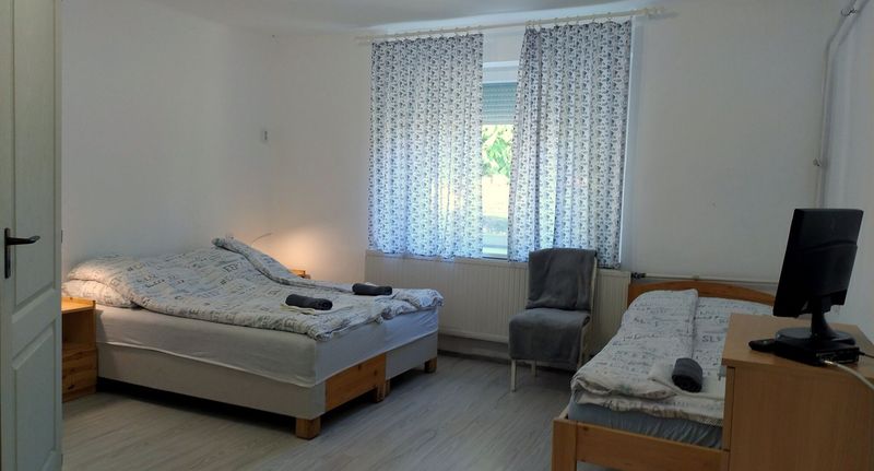 Rodinný Pokoj s koupelnou pro 4 os. - Paraszt Porta Vendégház Nagyharsány, foto 1
