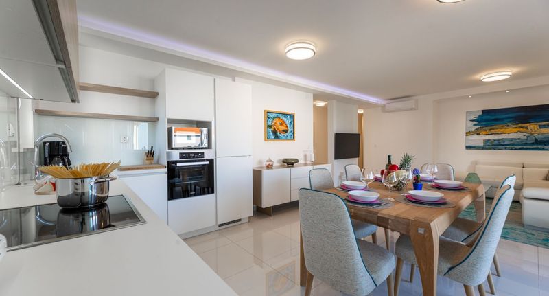 Family Apartman pro 6 os. se 3 ložnicemi na poschodí - Apartment Tomi Malinska, foto 1