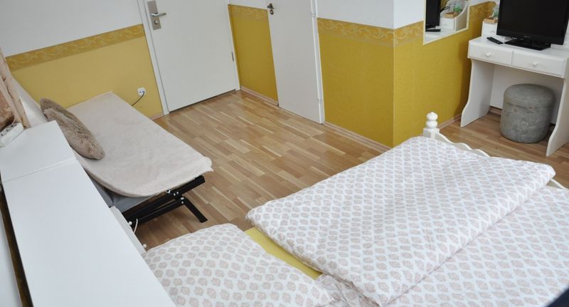 Standard Pokoj s manželskou postelí na poschodí (s možností přistýlky) - Gloriett Panzió Fertőboz, foto 1