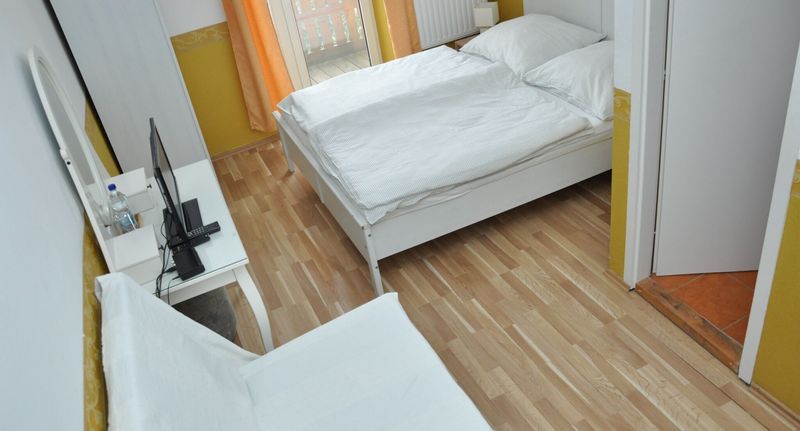 Rodinný Pokoj s balkónem pro 4 os. - Gloriett Panzió Fertőboz, foto 1
