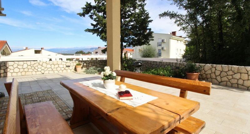 Apartman s terasou pro 4 os. se 2 ložnicemi přízemní (s možností přistýlky) - Apartmani Ivanka C. Soline, foto 1