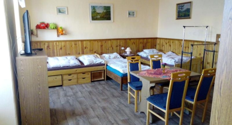 Pokoj s koupelnou se společnou kuchyňkou pro 4 os. (s možností přistýlky) - Penzion Sklářská Hospoda Chřibská, foto 1