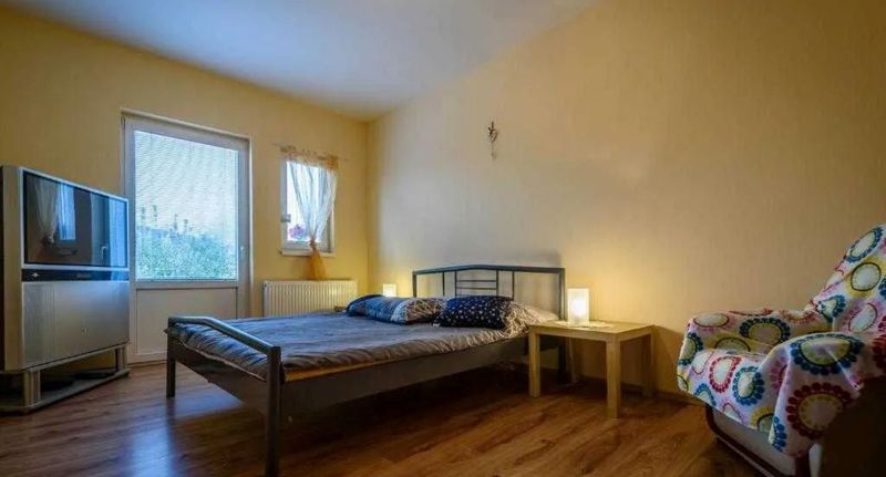 Pokoj se sprchou s vlastní kuchyňkou pro 6 os. - Ubytovanie Bonita Štúrovo, foto 1