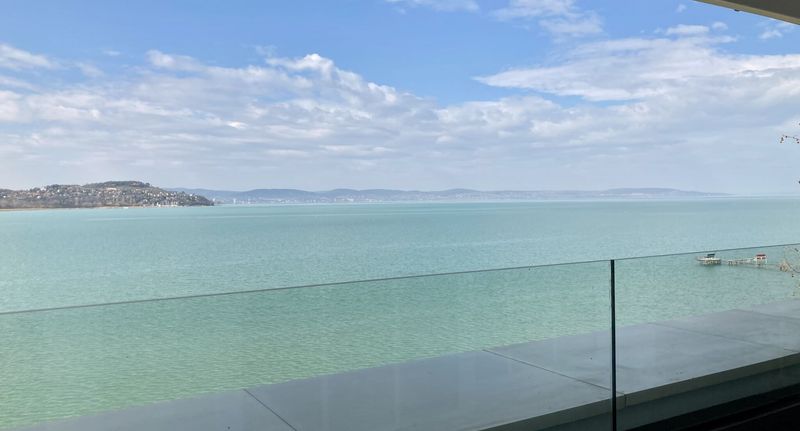 Apartmán Deluxe se 180° panoramatem Suita pro 6 os. se 3 ložnicemi - BalaLake Resort Szántód, foto 1