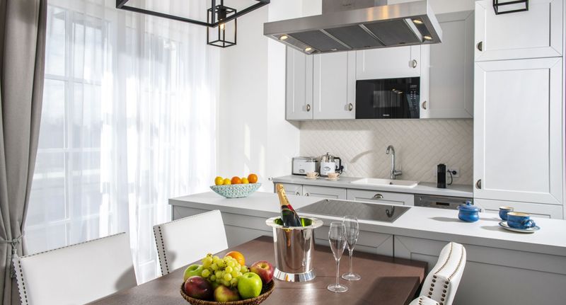 Penthouse s vířivkou na terase Suita pro 4 os. se 2 ložnicemi - BalaLake Resort Szántód, foto 1