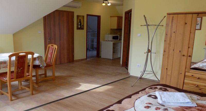 Premium Apartman pro 5 os. se 2 ložnicemi na poschodí - Árendás Vendégház Kehidakustány, foto 1