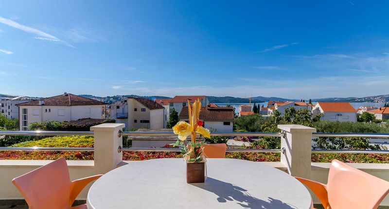 Apartman pro 5 os. se 3 ložnicemi (s možností přistýlky) - Apartments Palm tree Okrug Gornji, foto 1
