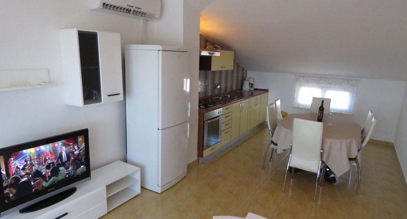 "C" Apartman pro 5 os. se 3 ložnicemi - Apartmani Glorija Biograd na Moru, foto 1