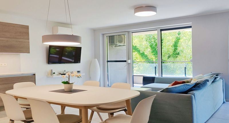 Premium Apartman pro 6 os. se 3 ložnicemi s panoramou - Lakeside Family Apartment Keszthely, foto 1