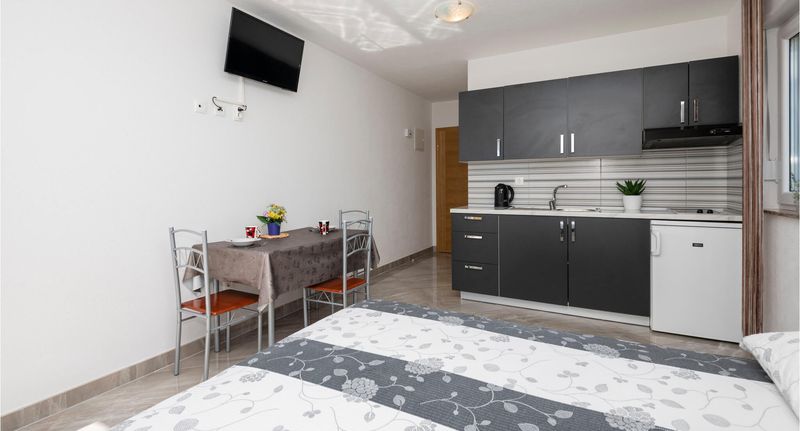 Apartman (jako celek) s manželskou postelí - Apartman Krvavica - CDC605, foto 1