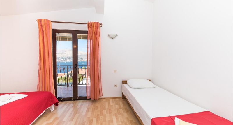 Apartman (jako celek) pro 5 os. - Apartman Okrug Donji - CDC337, foto 1