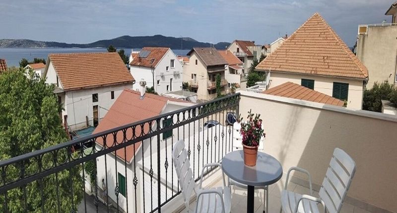 "B" Apartman pro 4 os. se 2 ložnicemi s výhledem na moře - Apartmani Jolić Brodarica, foto 1