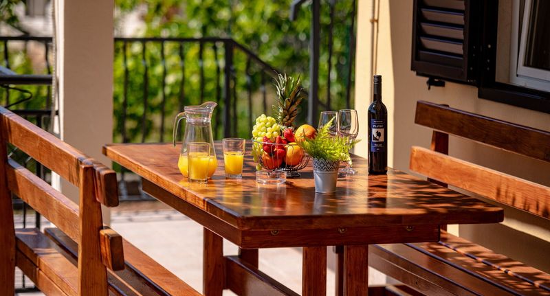 Apartman s terasou pro 9 os. se 3 ložnicemi přízemní - Apartmani Fortuna Seline, foto 1