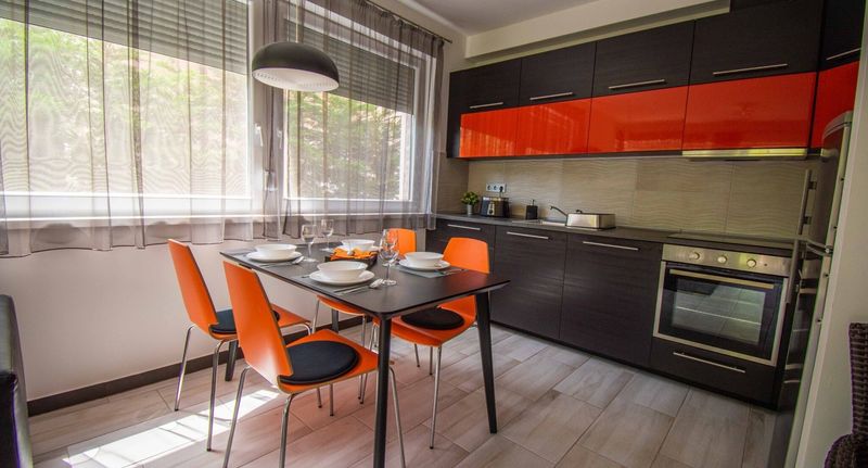 Apartman pro 4 os. se 2 ložnicemi s výhledem do zahrady na přízemí - Mediterran Garden Apartman Balatonboglár, foto 1