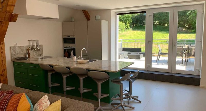 Apartman se sprchou s privátní koupelnou mimo apartmán pro 6 os. - DomaHomes Accomodations Hošťka, foto 1