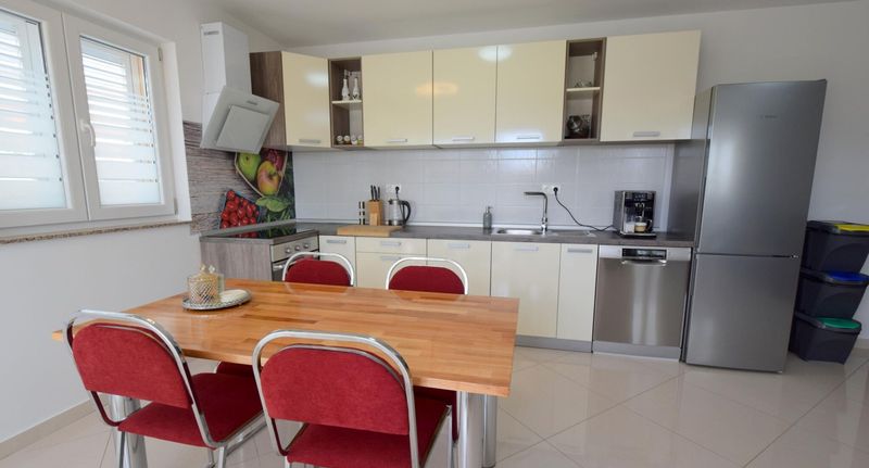 Apartman pro 4 os. se 2 ložnicemi na poschodí - Apartman Gem Barušići, foto 1