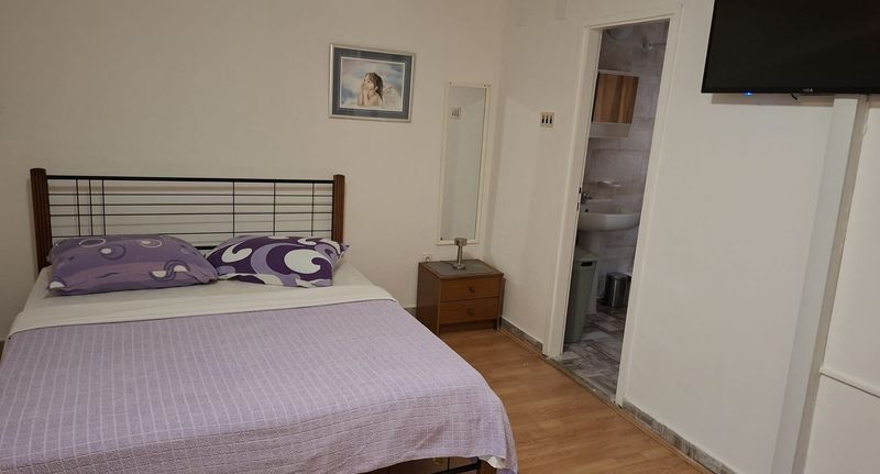 Apartman s manželskou postelí s 1 ložnicí na poschodí (s možností přistýlky) - Apartmani Vitrenik Starigrad Paklenica, foto 1