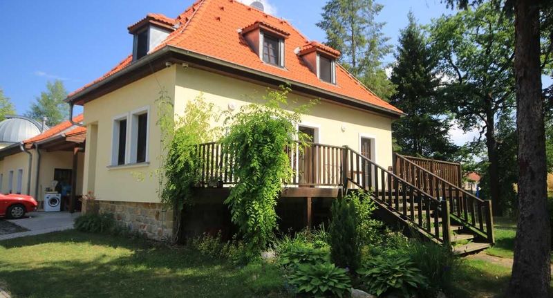 Apartman se sprchou s privátní koupelnou mimo apartmán pro 10 os. - Školící středisko Zájezek Chlum u Třeboně, foto 1
