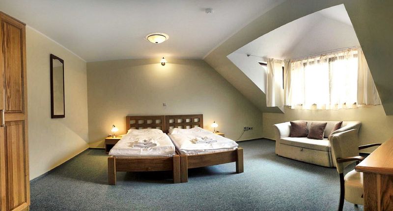 Superior Pokoj se sprchou pro 4 os. (s možností přistýlky) - Hotel Farma Vysoká Chrastava, foto 1