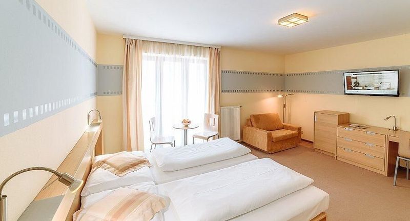 Standard Pokoj se sprchou pro 2 os. - Hotel Biograf Písek II, foto 1