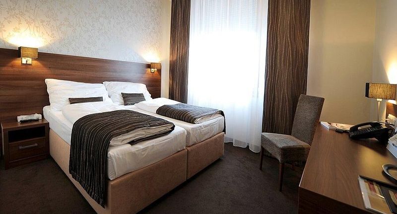 Superior Pokoj se sprchou pro 2 os. - Hotel Biograf Písek II, foto 1