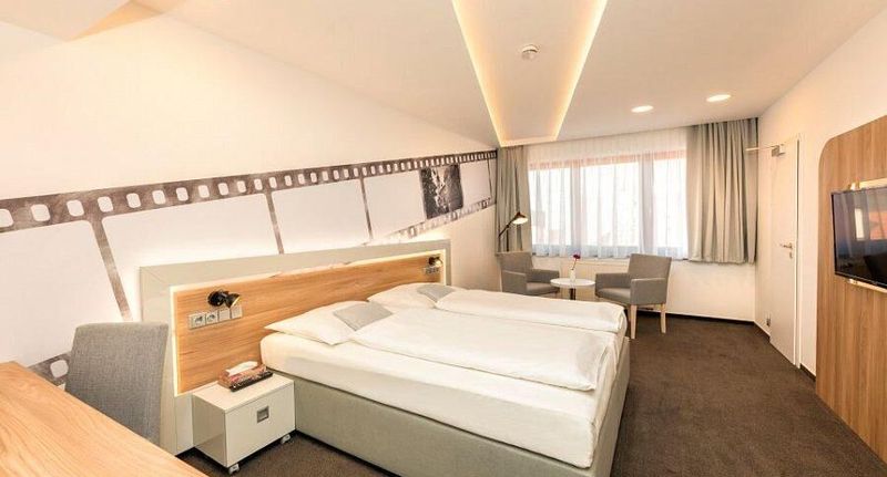 Deluxe Pokoj se sprchou pro 2 os. - Hotel Biograf Písek II, foto 1