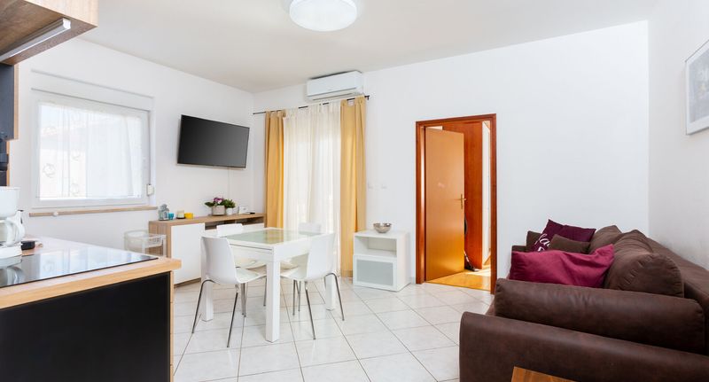 Apartman s balkónem s manželskou postelí s 1 ložnicí na poschodí (s možností přistýlky) - Apartman Burle Medulin, foto 1