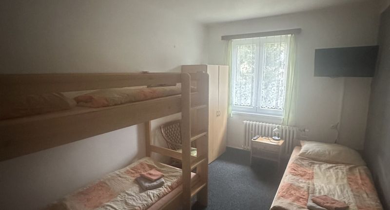 Pokoj se společnou koupelnou pro 3 os. - Penzion Martinské údolí Kořenov, foto 1